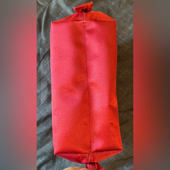 CHANEL PARFUMES🌟NWOT🌟TRAVEL BAG W/ DOUBLE ZIP CLOSURE & 2 INTERIOR ZIP POCKETS - Picture 6 of 7